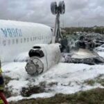 Vivos de milagro: avión se estrella en Somalia