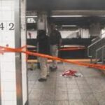 Tres apuñalados y un sospechoso abatido por agentes en el metro de Nueva York, según la Policía