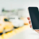 Adolescentes solicitan un taxi por aplicación y durante el trayecto intentan quitarle el vehículo al conductor